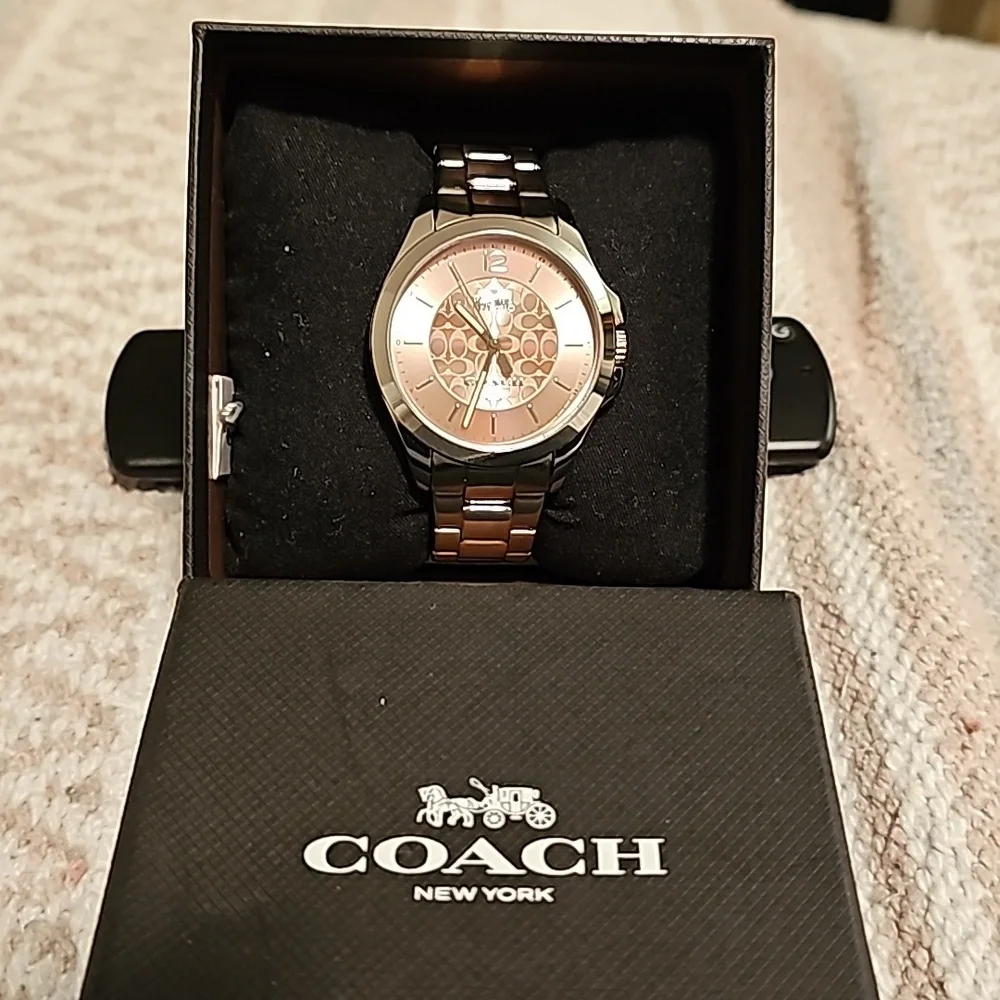 Watch - Picture 2 of 3